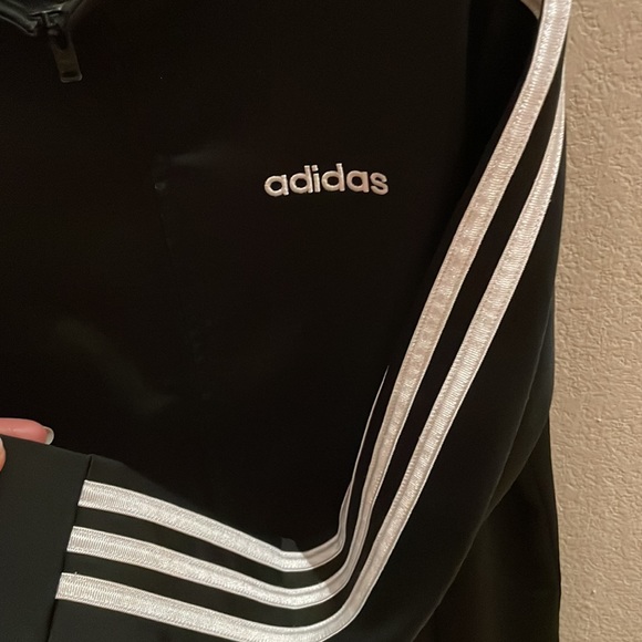 boys black Adidas dry fit zipper jacket. - Picture 3 of 4
